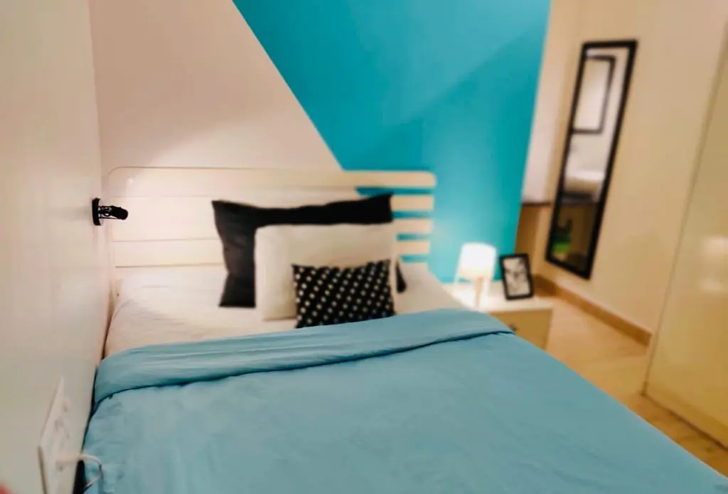 Private room with a single bed